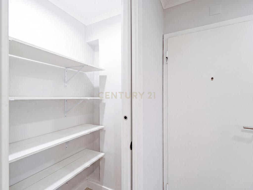 T2 Remodelado e Equipado para Arrendamento – Laranjeiro, Almada - Image 6