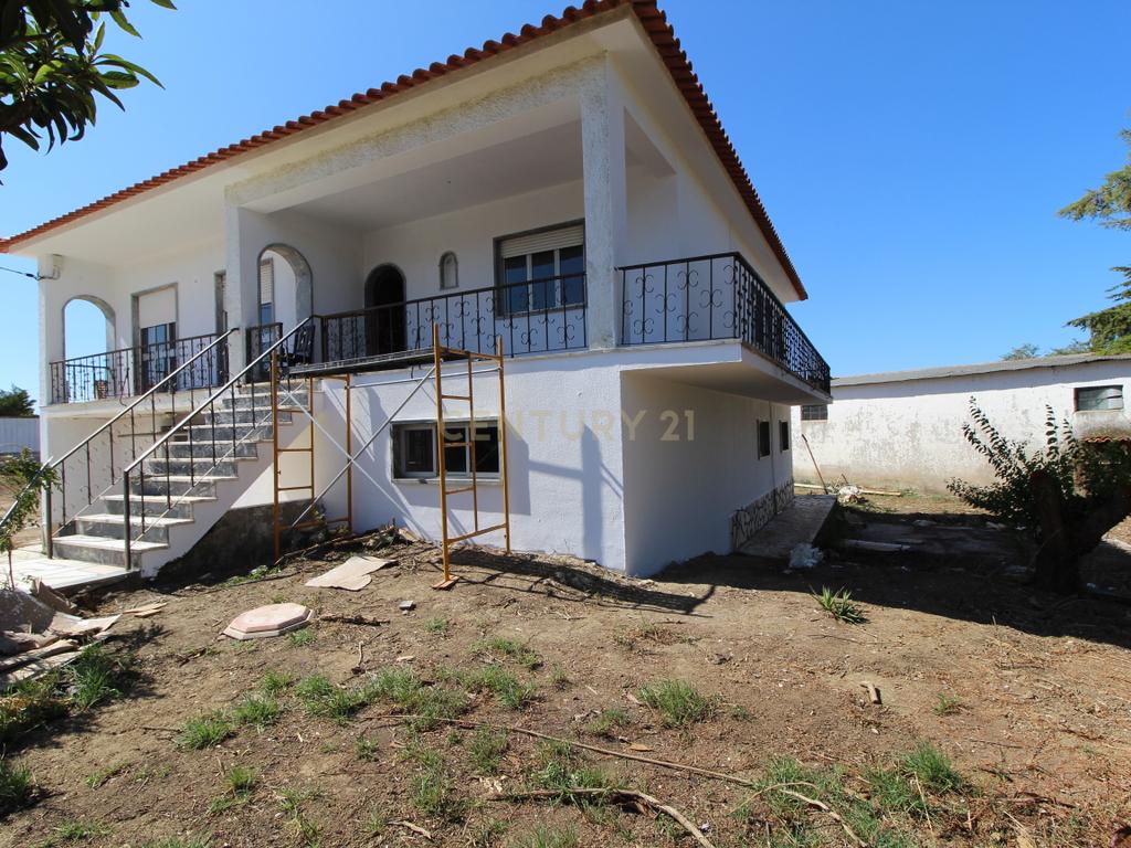Encantadora Moradia com Jardim em Santiago dos velhos. - Image 3