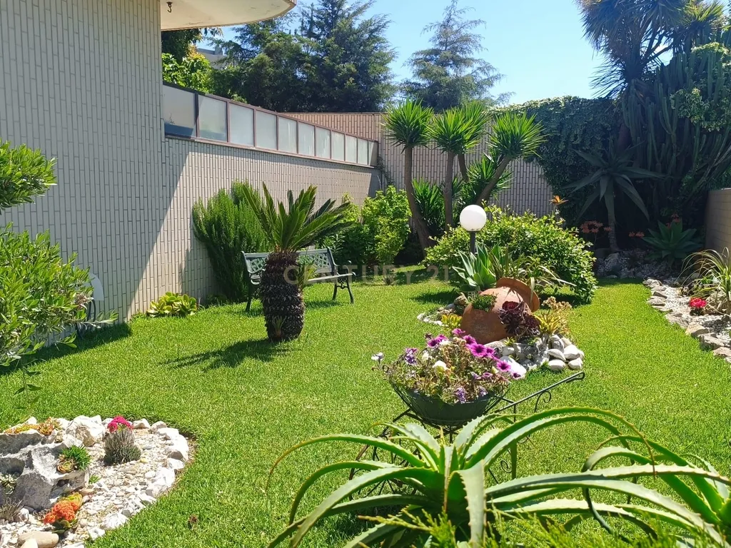 T2 com Terraço, Box, Condomínio Fechado no Centro de Arcozelo - Image 18