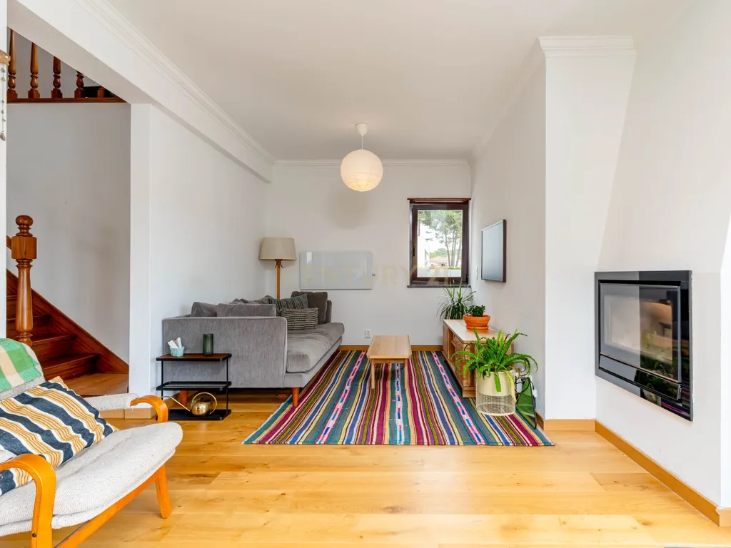 Viver com Elegância entre o Litoral e a Cidade – Uma Casa Sustentável em Colares, Portugal - Image 64