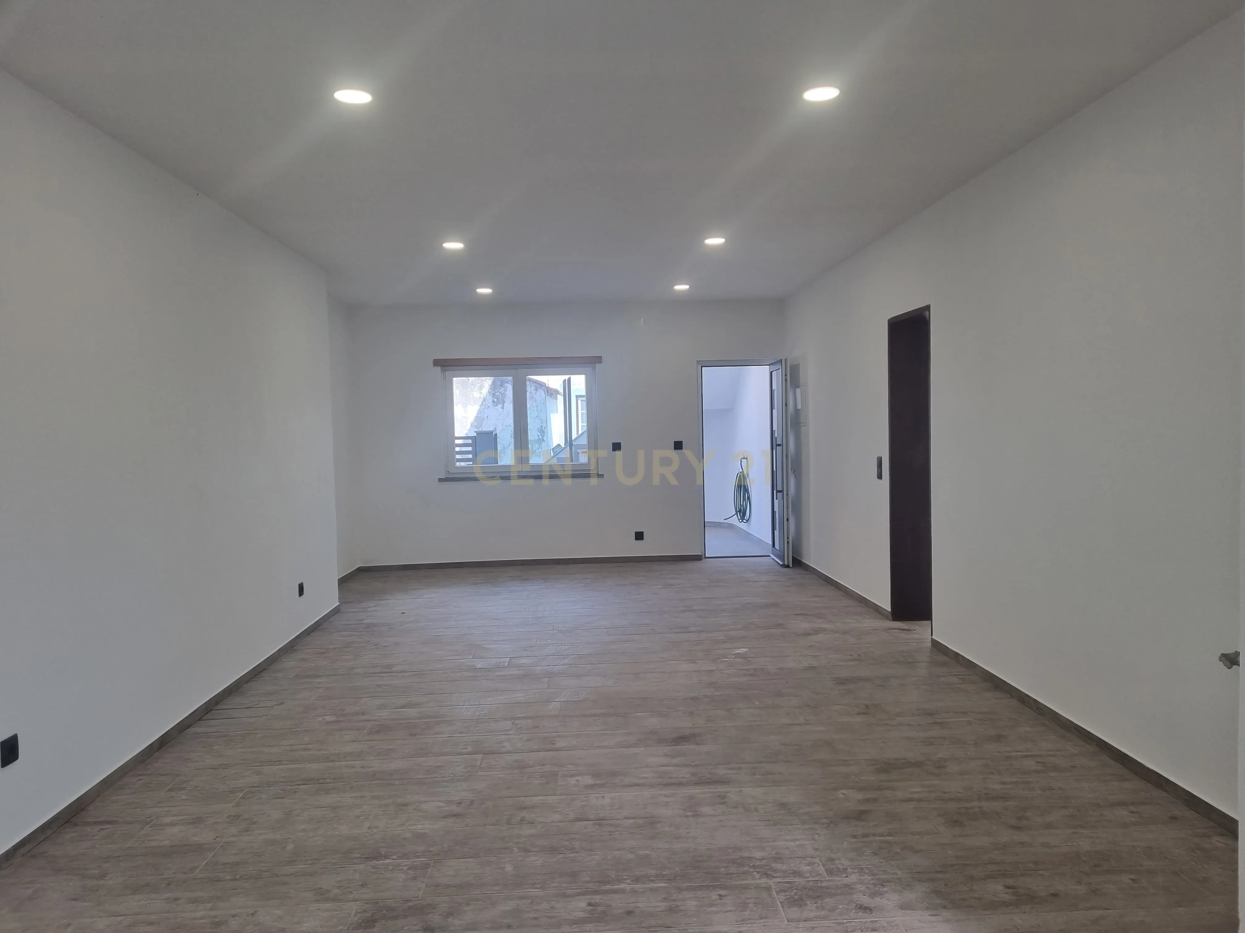 Moradia T2+1 Nova com garagem - Image 23