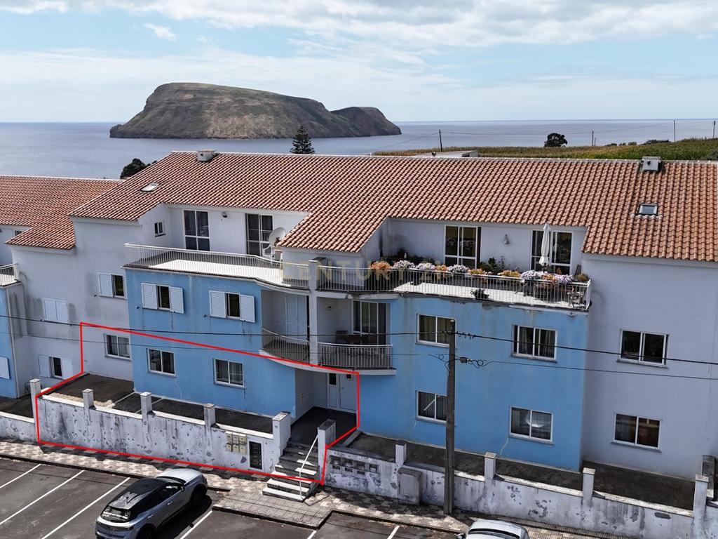 Excelente apartamento T3 em Porto Judeu - Image 1