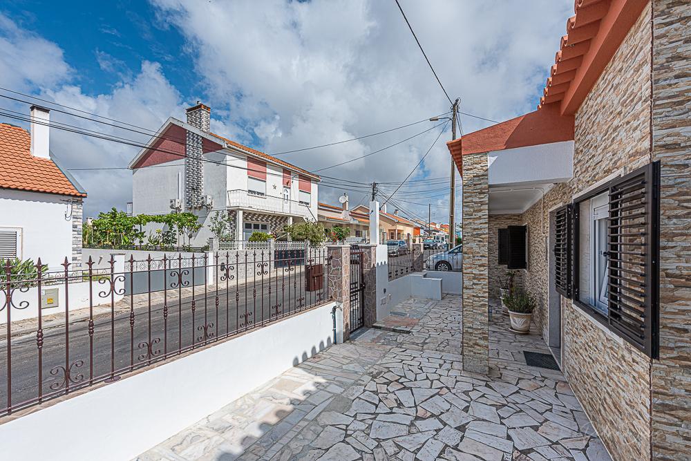 Alojamento Estudantil LÁ-SALETTE ( quarto Melro Azul 11m2 ) - Image 19