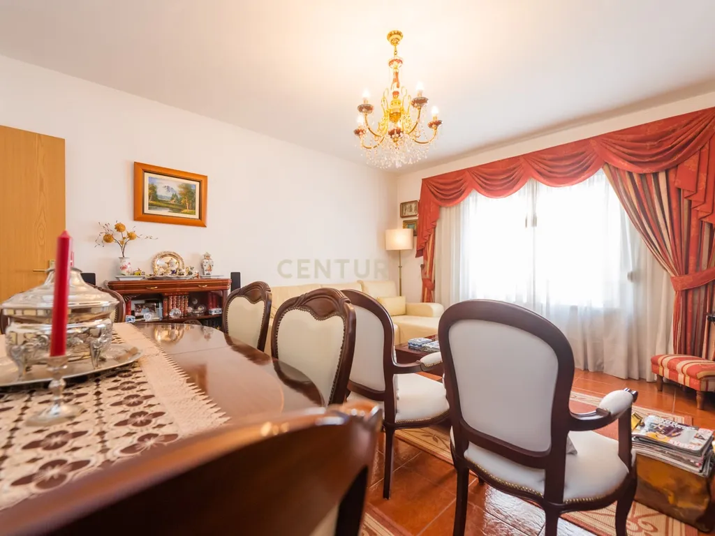 Apartamento T3 na Rua Inácio Duarte, Carnaxide e Queijas - Image 8