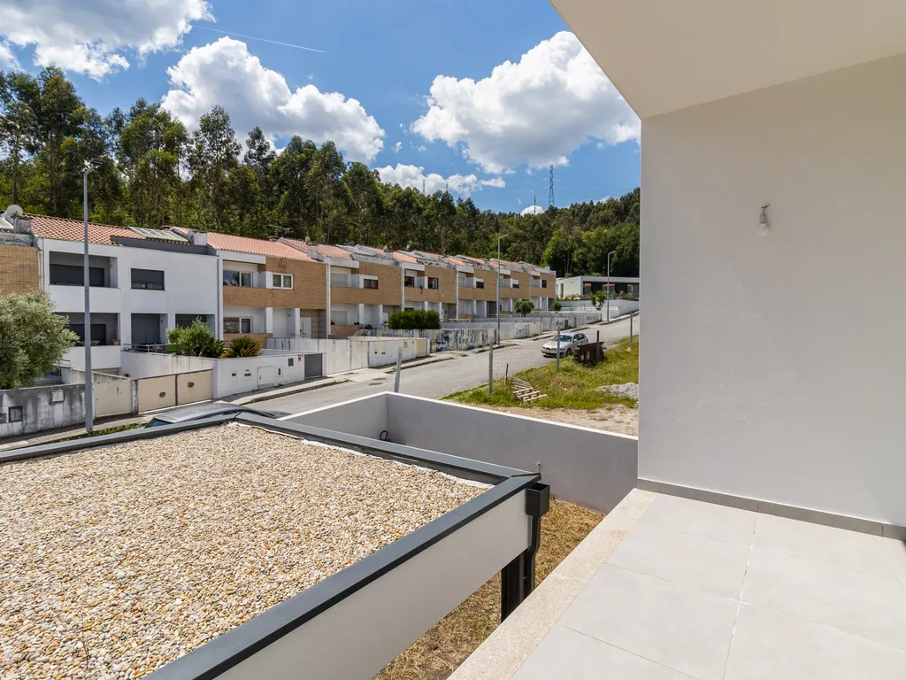 Moradia Gaveto T3 + Escritório | Luxo, Conforto e Vista Incrível – Póvoa de Lanhoso - Image 6