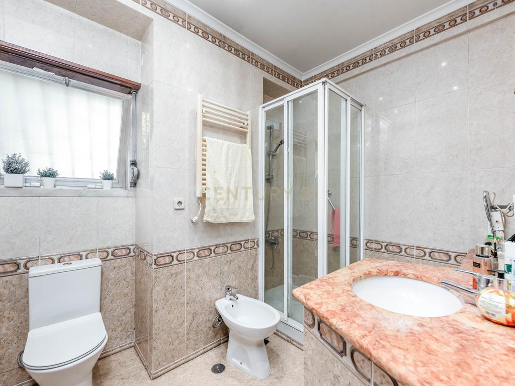 Espetacular Apartamento T5 com Terraço e Garagem, em São Domingos de Benfica, Lisboa - Image 27