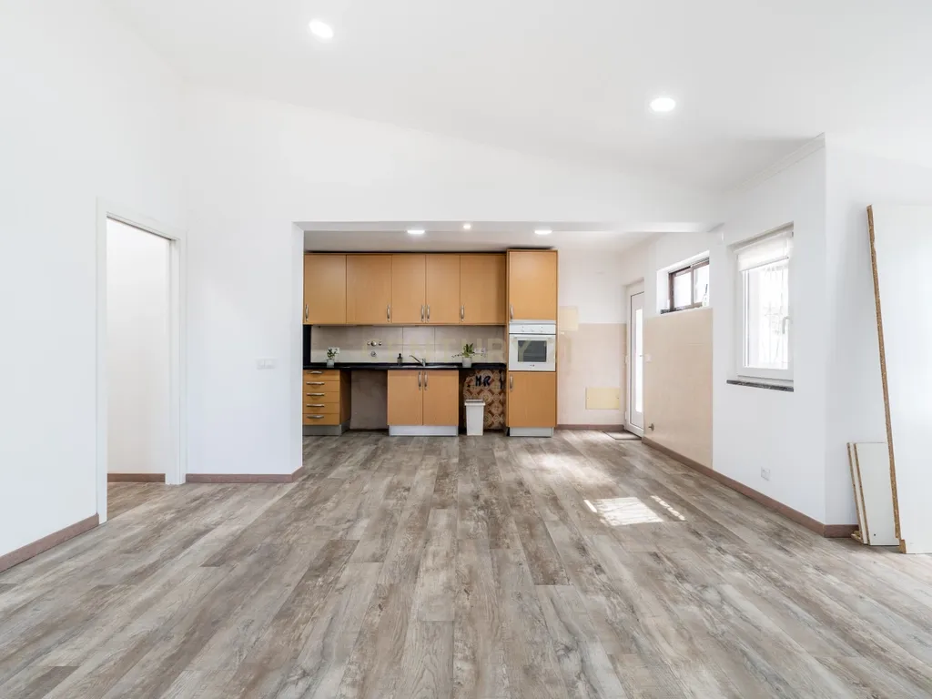 T4 Duplex totalmente renovado no Bairro do Progresso – Silves - Image 3