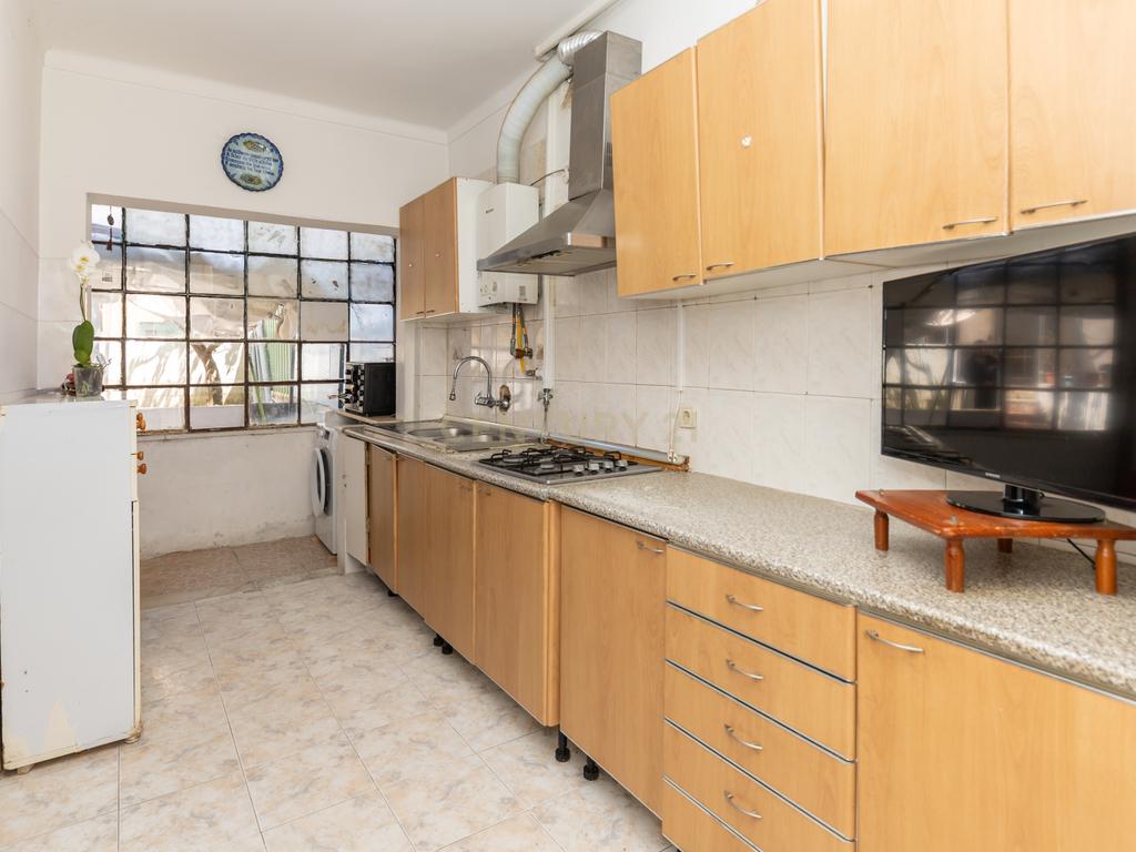 Apartamento T3 no Feijó com logradouro de 261 m2 - Image 18
