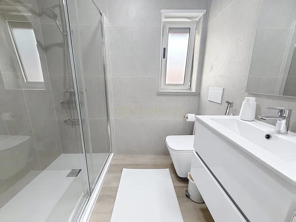 Apartamento T2 Novo - Arrendamento no Centro da Nazaré - Image 15