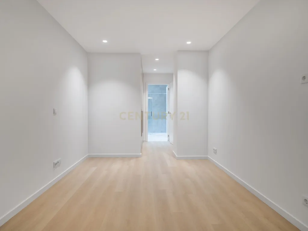 Excelente Penthouse T2 NOVA a 300 metros da praia - Image 20
