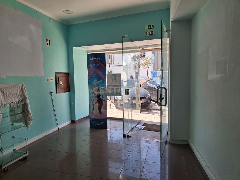 Prédio no Montijo com apartamento 1º piso e loja R/c - Image 15