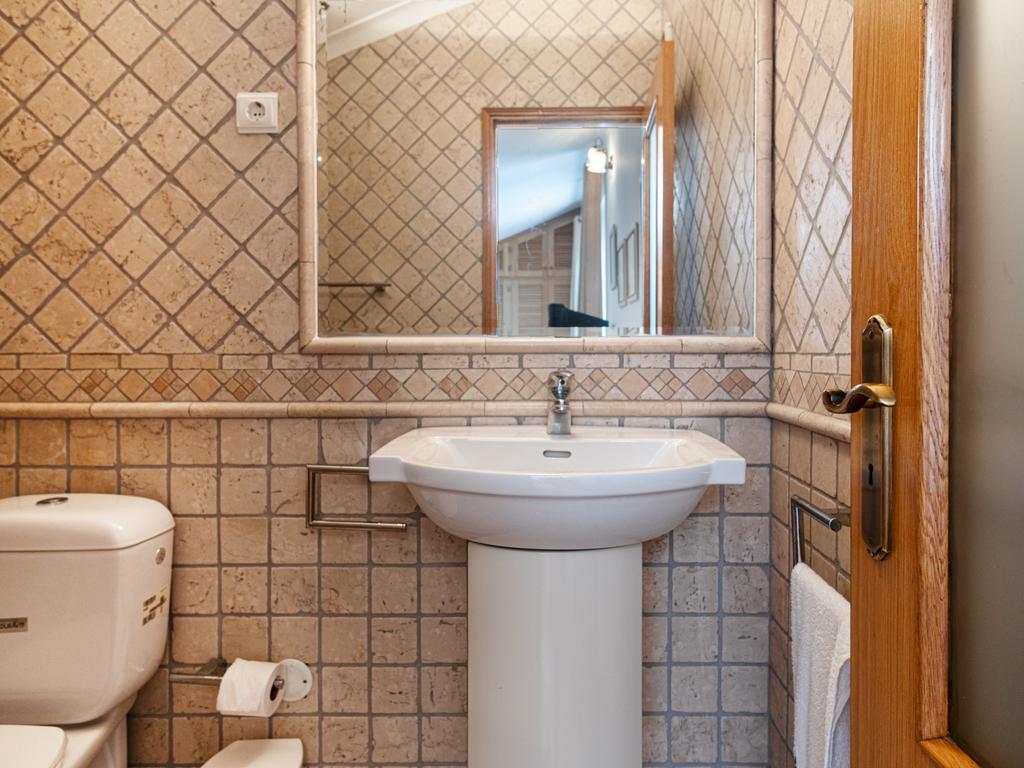 Moradia T5 com Piscina e Jardim em Lagoa, Faro - Image 44