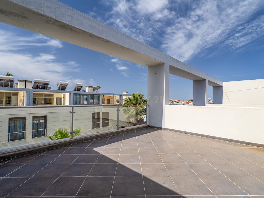 Moradia T2+1 geminada | Piscina - Garagem | Localização: Ferreiras, Centro - Image 27