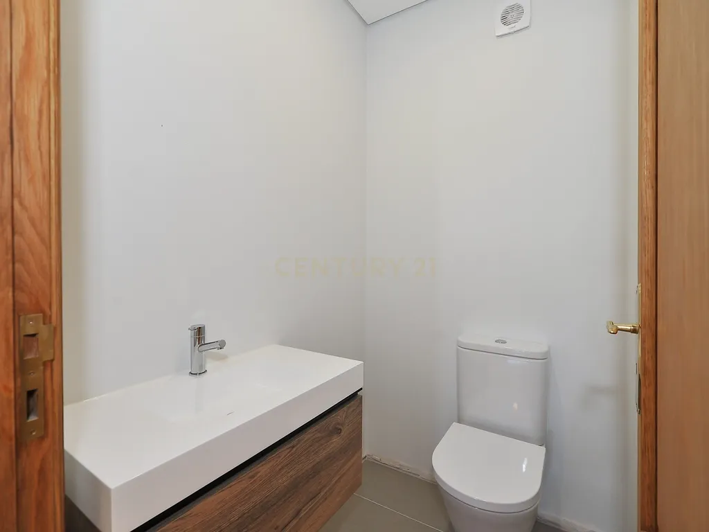 Apartamento T3 com suíte, garagem e varanda – Jardins da Parede - Image 8