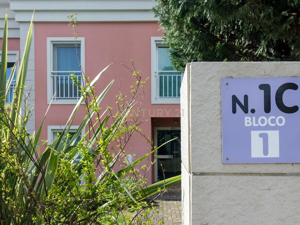 Fantástico T2+2 em Condomínio Fechado com Piscina e Ginásio - Image 40