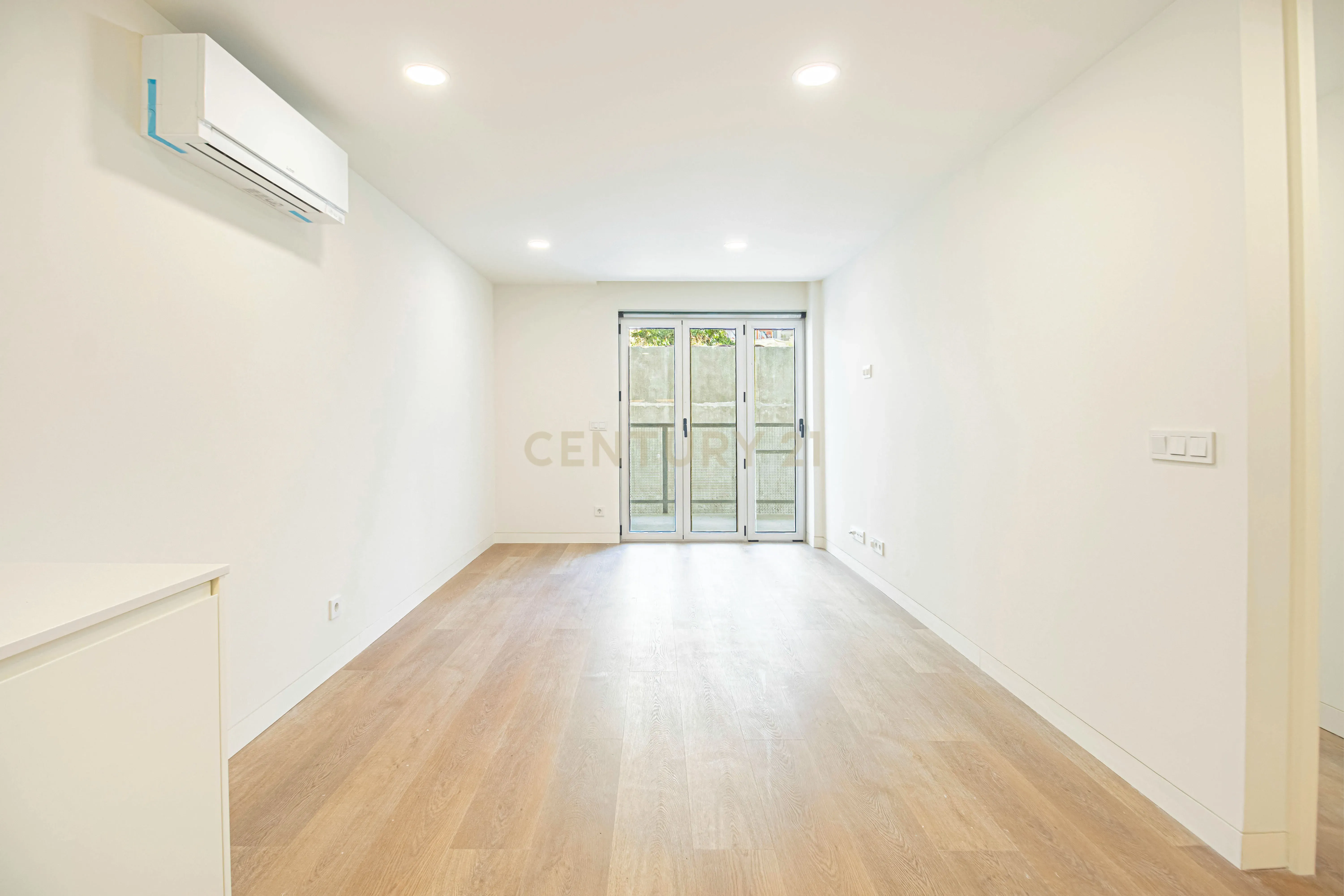 Fotografia 12 de Apartamento T1 Novo com Garagem em Sacavém | Cedência de Posição
