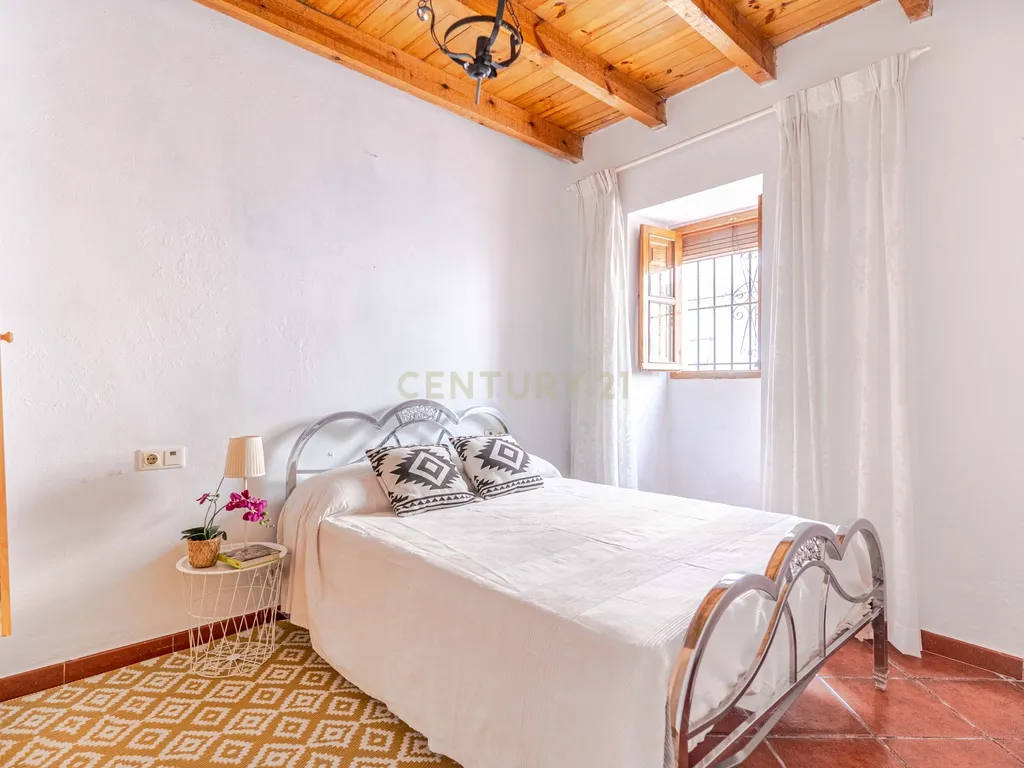 EXCLUSIVA CASA TRADICIONAL CON VISTAS ÚNICAS EN MONTEFRÍO - Image 16