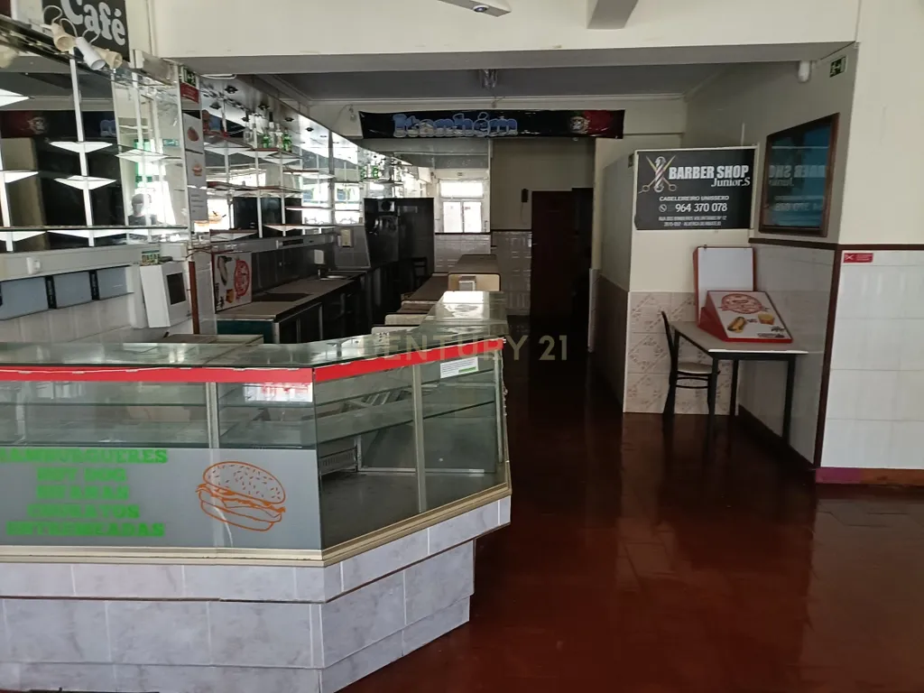 Espaço Comercial na Rua Passos Manuel, Alhandra - Image 10