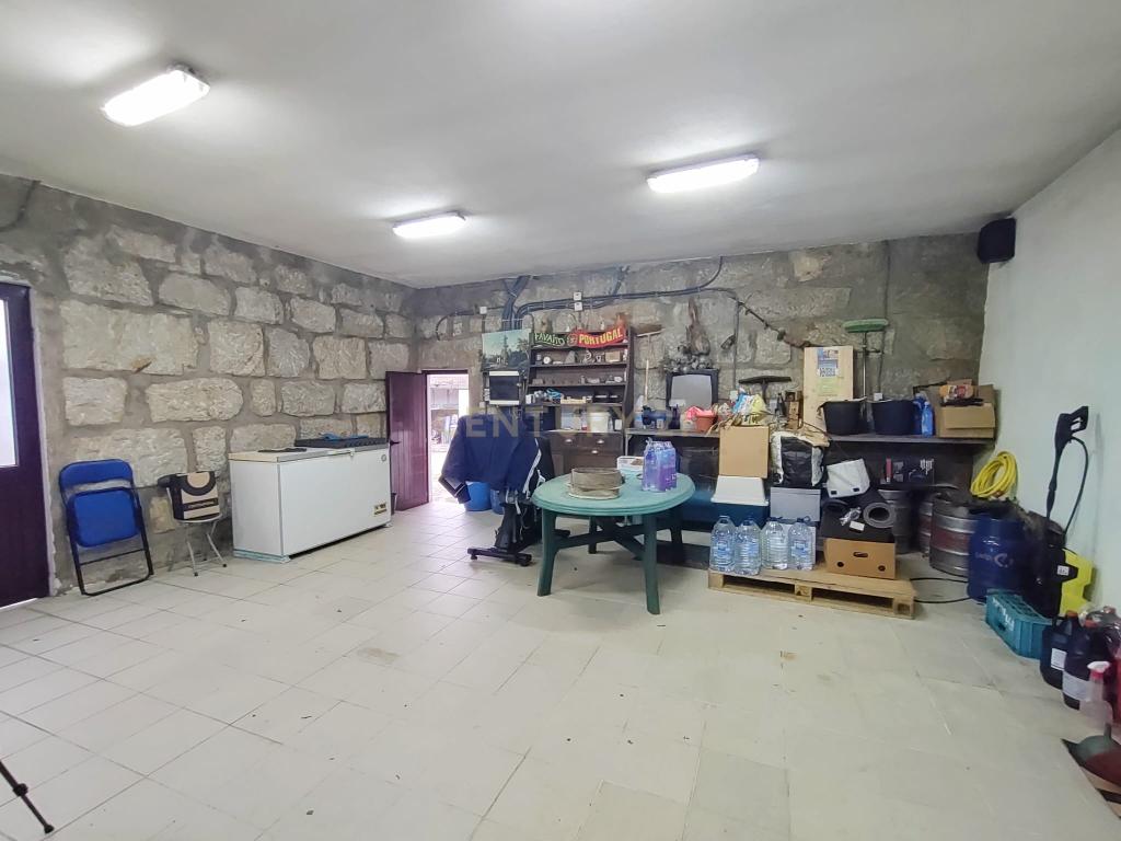 Moradia com Comércio em Amorim, Póvoa de Varzim - Uma Oportunidade Única! - Image 10