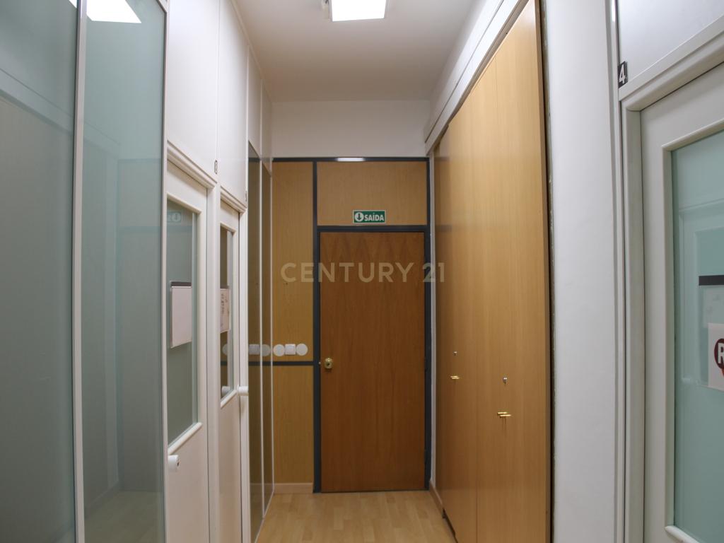 Centro de Escritórios Santa Catarina, em Linda Velha- NEGÓCIO PARA INVESTIDOR - Image 6