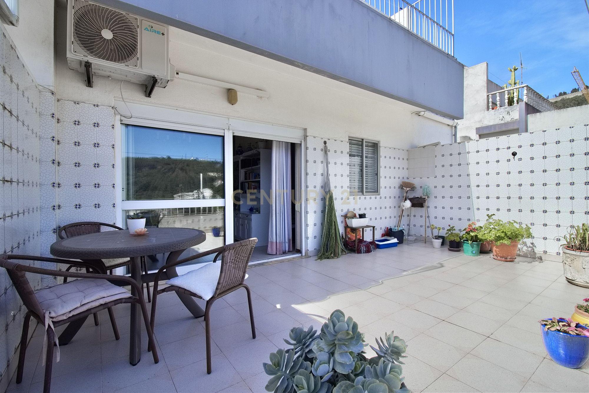 Apartamento T1+2 na Histórica Aldeia do Castelo de Sesimbra - Image 4