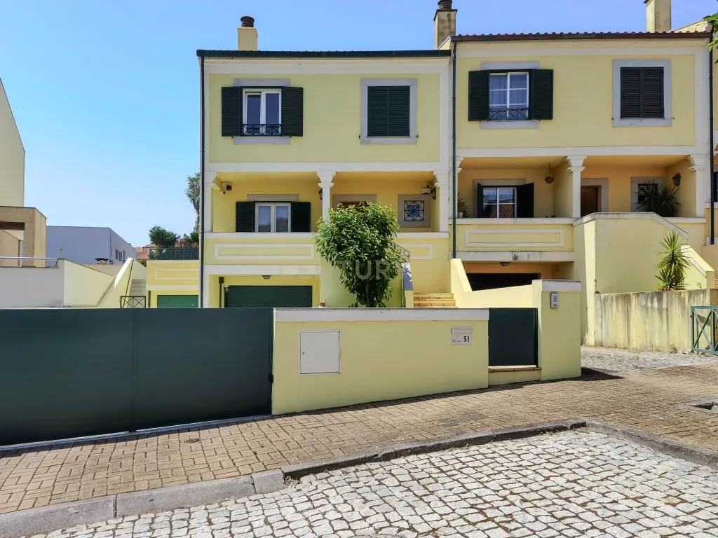 Luxuosa Moradia T3 em Gondomar com Vista Panorâmica e Piscina - Image 53