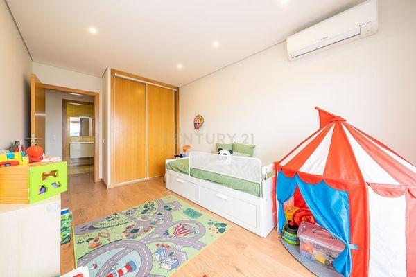 Apartamento T3 construído em 2019, com Varanda e Parqueamento, em Setúbal - Image 24