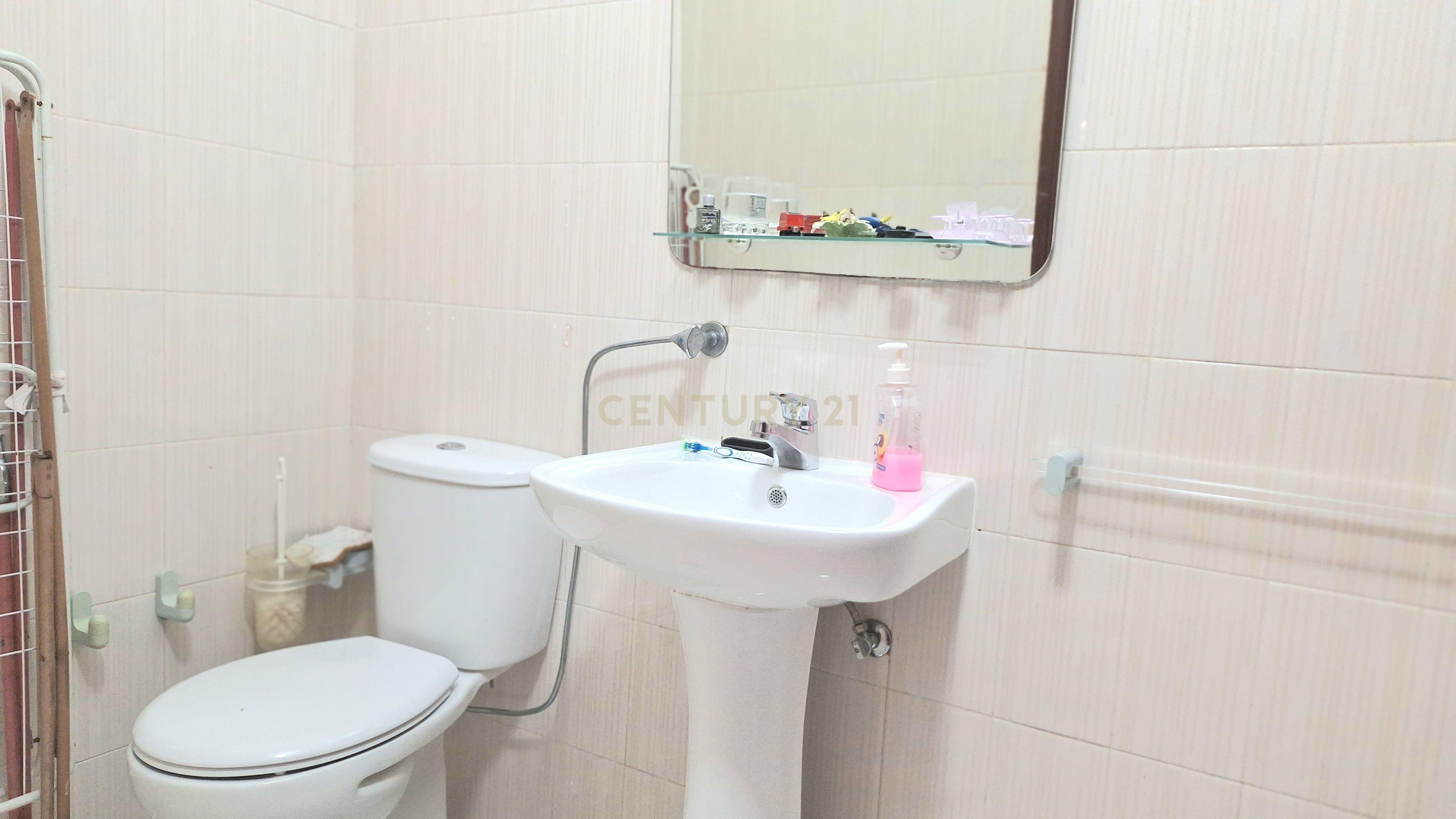 Fotografia 10 de Luminoso Apartamento T2 com Varanda a Sul e Piscina no Centro de Albufeira