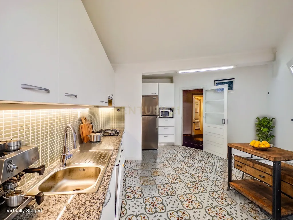 Apartamento T3 totalmente renovado na baixa de Olhão - Image 4