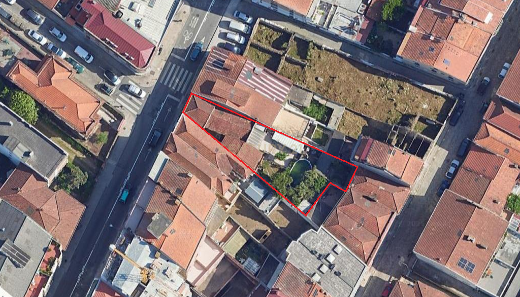 Moradia para reabilitar na Rua Costa Cabral  - Image 7