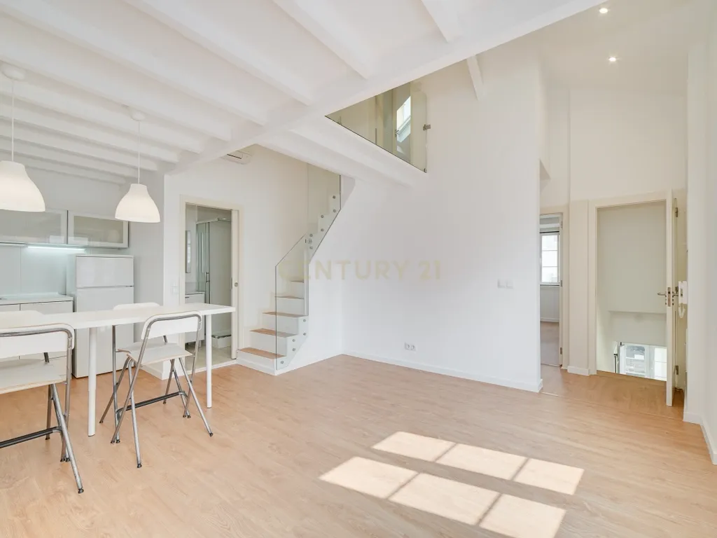 Apartamento T2 Triplex* em Santos-o-Velho – Janelas Verdes | Estrela - Image 17