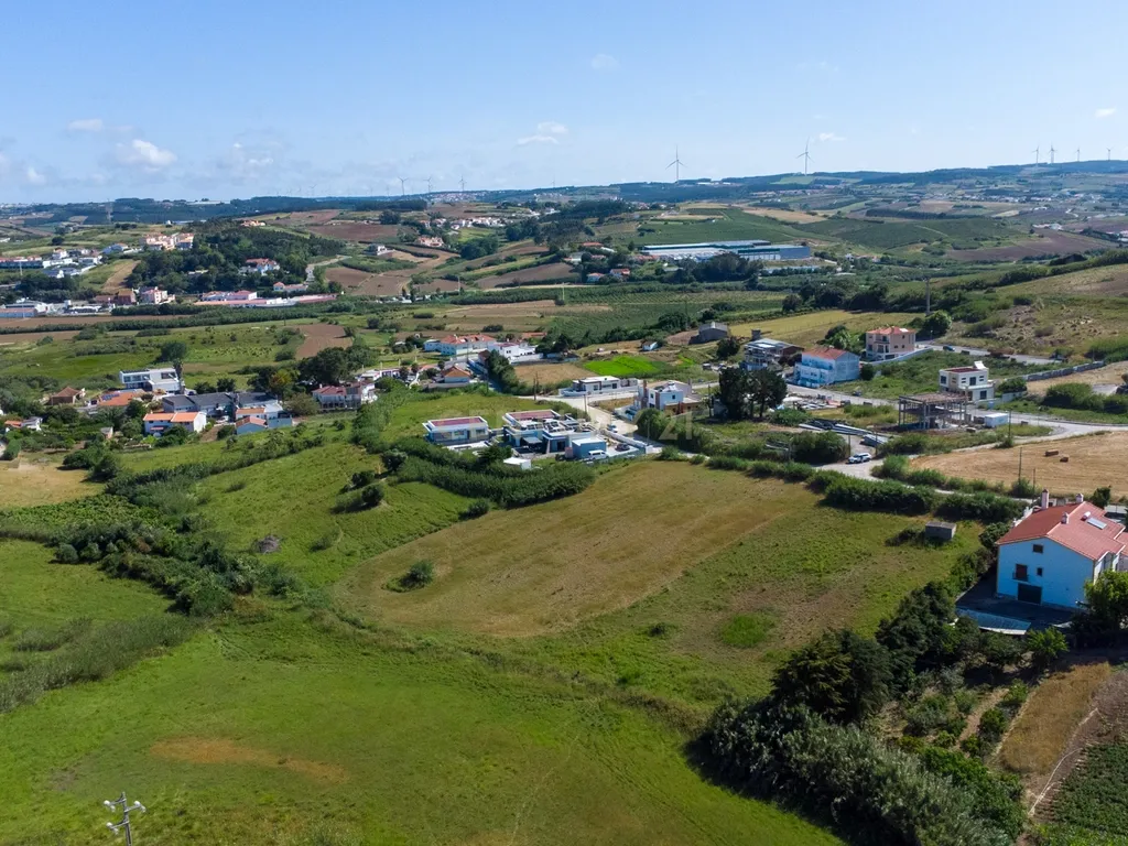 Terreno Urbanizável para Construção com 7.880 m² | Índice de Construção de 80% no Centro da Lourinhã - Image 8