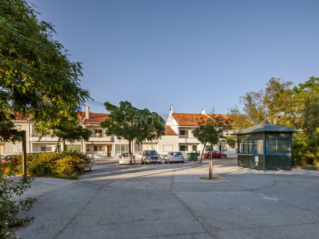 Casa Isolada em Samora Correia com Jardim e Garagem  - Image 6