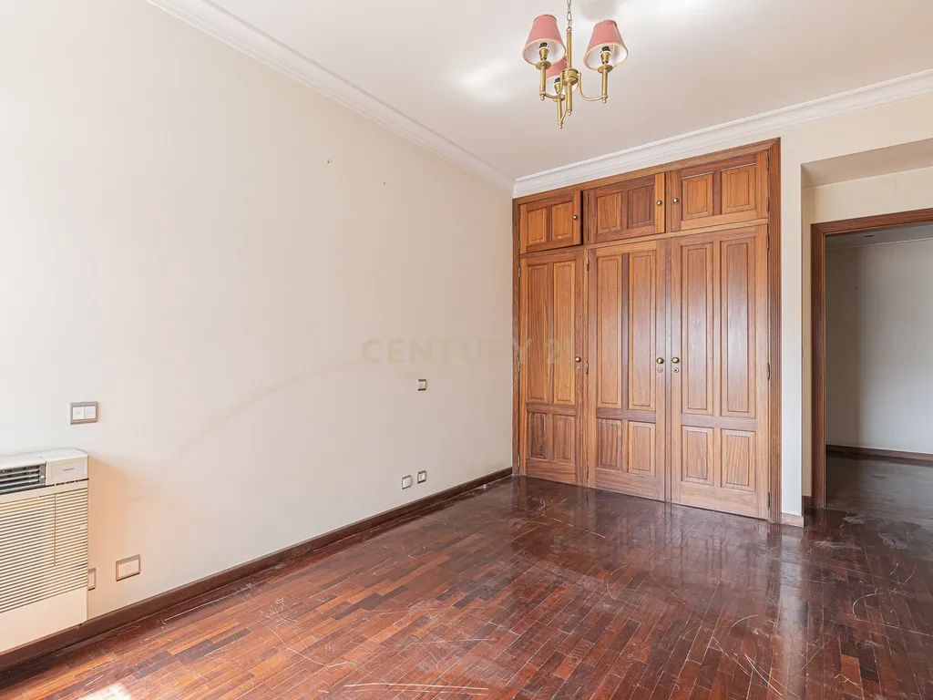 T4 com 180 m² e Garagem Box no Areeiro, Lisboa - Image 22