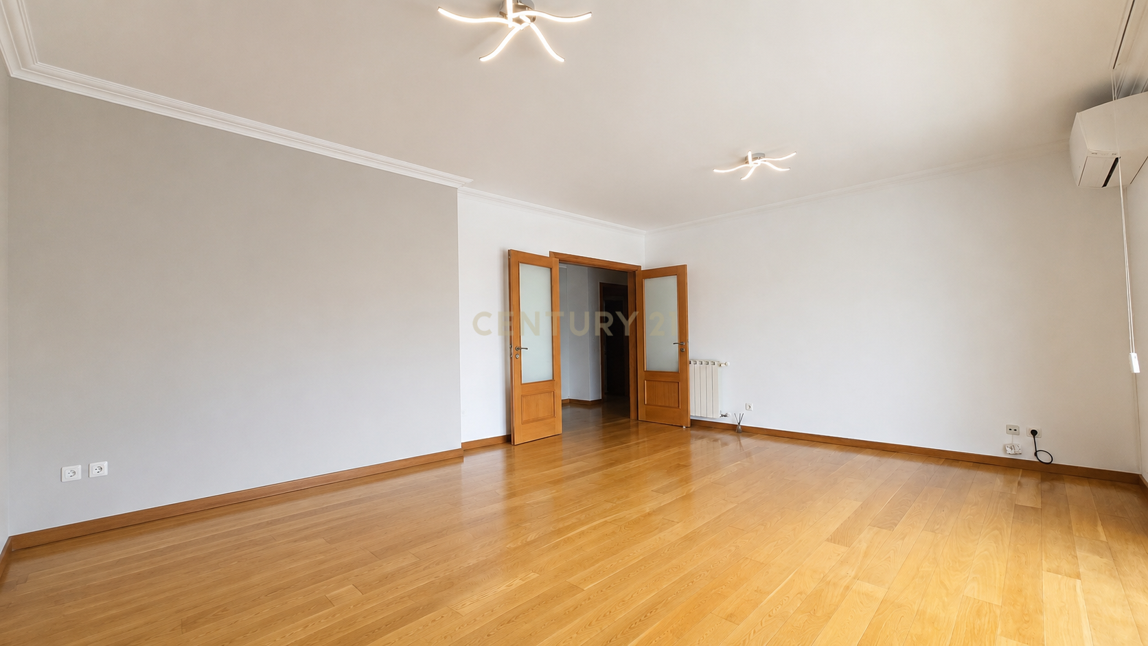 Fotografia 3 de T2 com Box para arrendamento em Porto Salvo, Oeiras