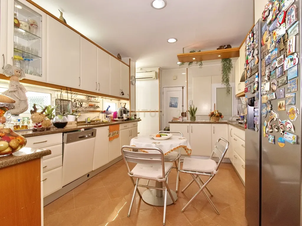 Apartamento T6 com Terraço e Vista 360º em Campolide - 314m² - Image 19