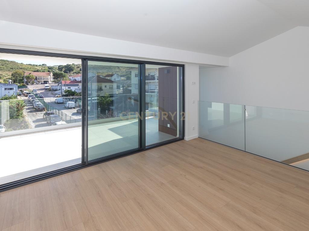 MORADIA T3+1|TERRAÇO| GARAGEM| LOURES| - Image 34