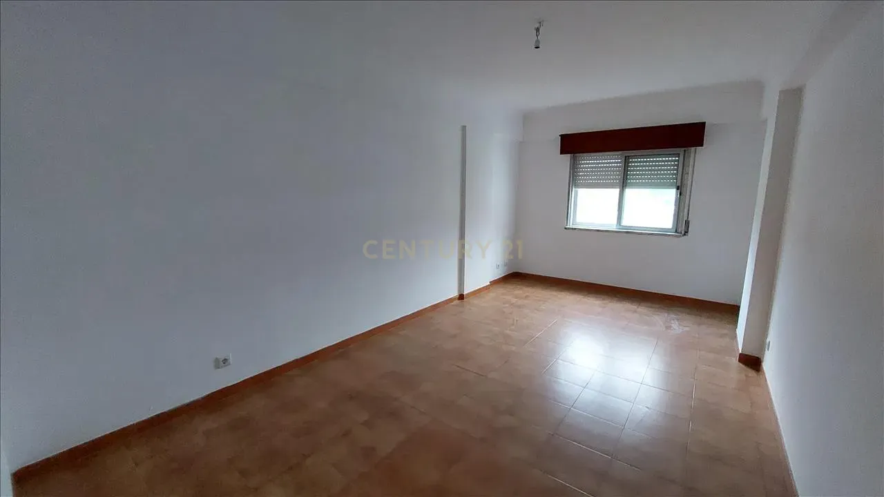 Apartamento T2 - Algueirão Mem-Martins - Image 11