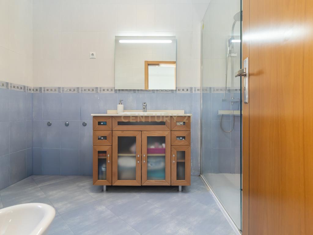 Moradia T3 com Piscina e Excelentes Áreas nos Foros de Amora - Image 24