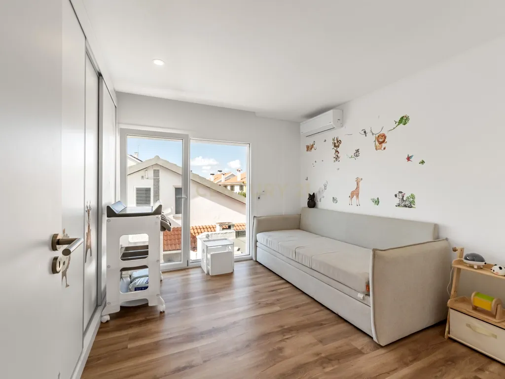 Moradia T4 Contemporânea com piscina, na Aroeira, perto do golf e praias - Image 27