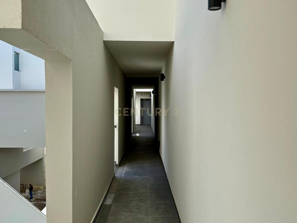 Apartamento Triplex T2 com Piscina Privada no Coração de Alcácer do Sal - Image 3