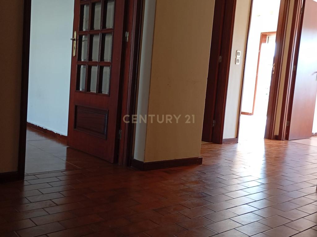 T3 à estação de Ermesinde - Image 4