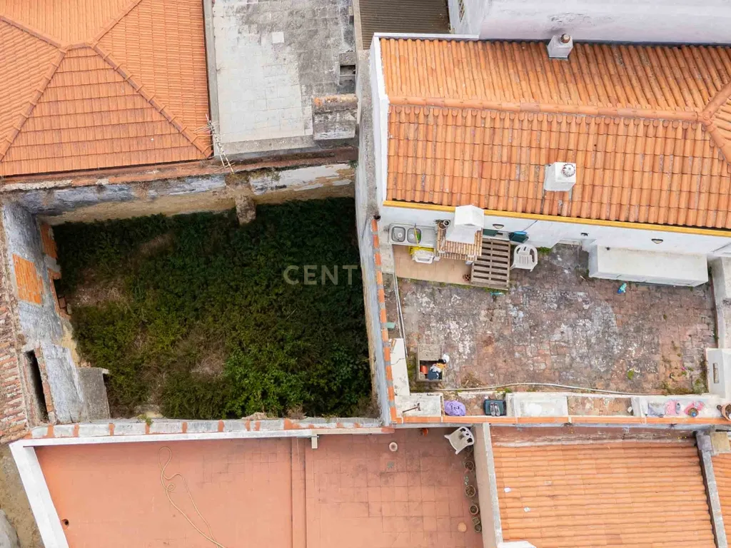 Moradia em ruinas no centro histórico de Palmela - Image 20