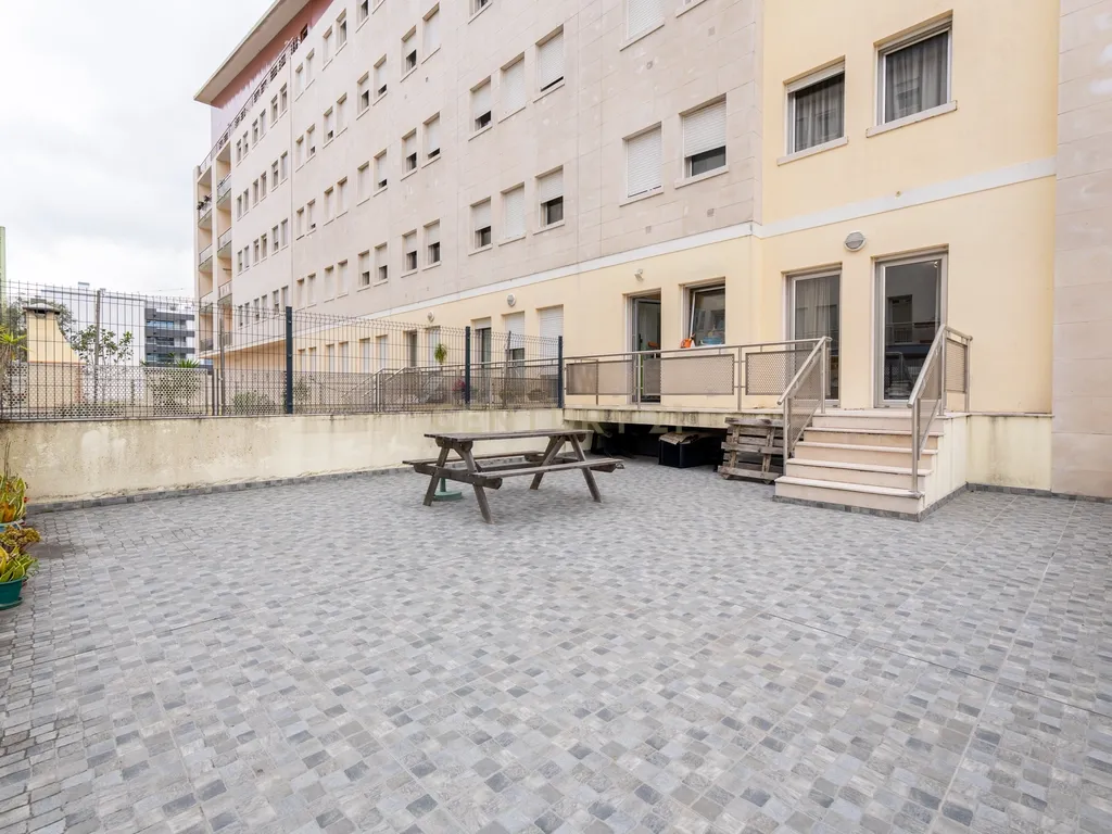 Apartamento T3 com 2 Terraços Gigantes e Vista Rio – A 10 min de Lisboa - Image 9