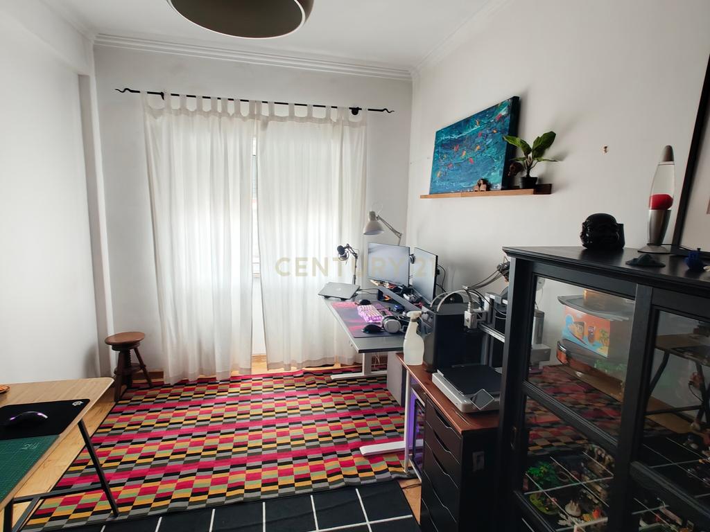 Apartamento duplex T3 + 2 em Queluz - Image 14