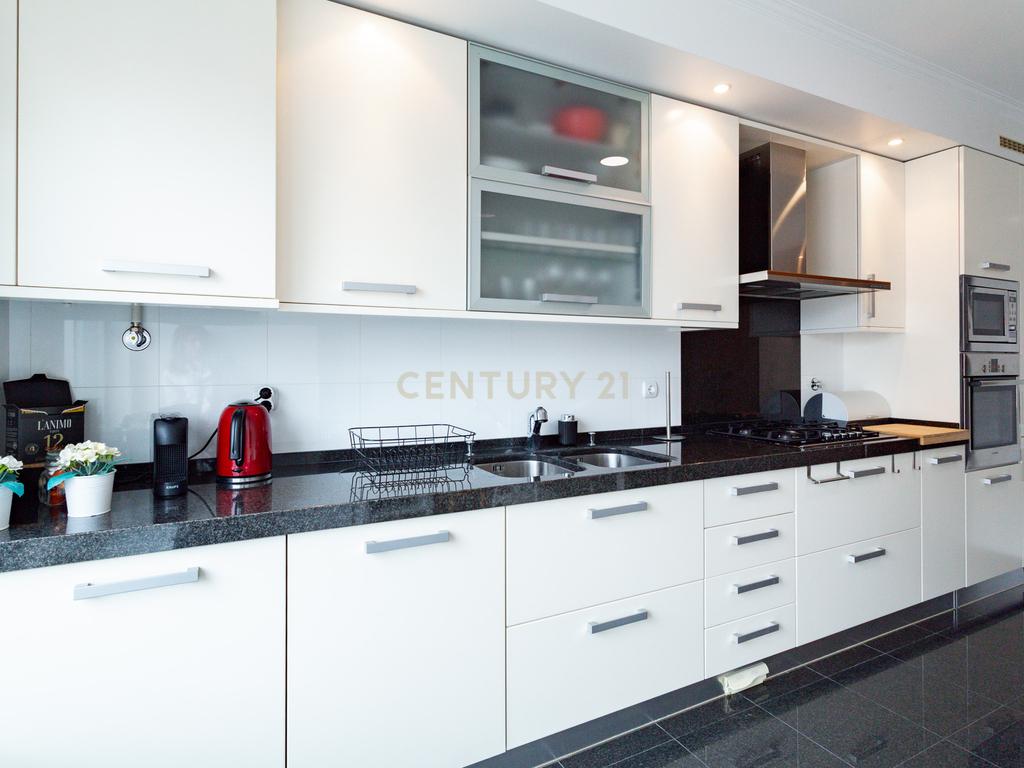 Apartamento T4 mobilado no Parque dos Príncipes - Image 13