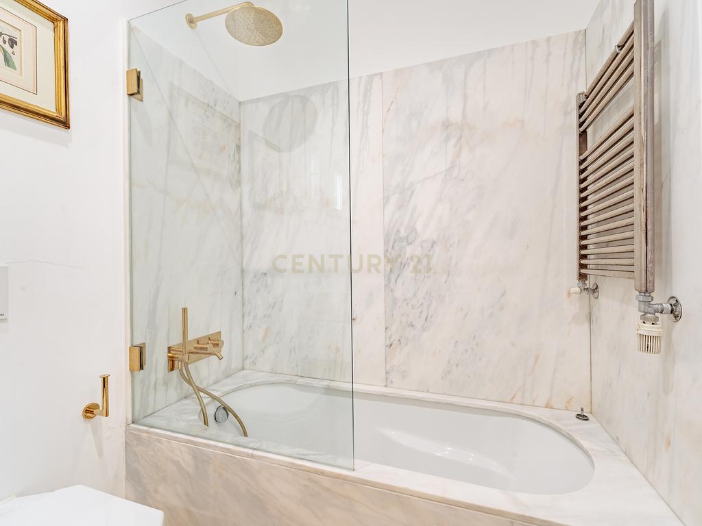 APARTAMENTO DE LUXO NA RUA DE SÃO BENTO — 188 m² | PRÍNCIPE REAL · ESTRELA - Image 22