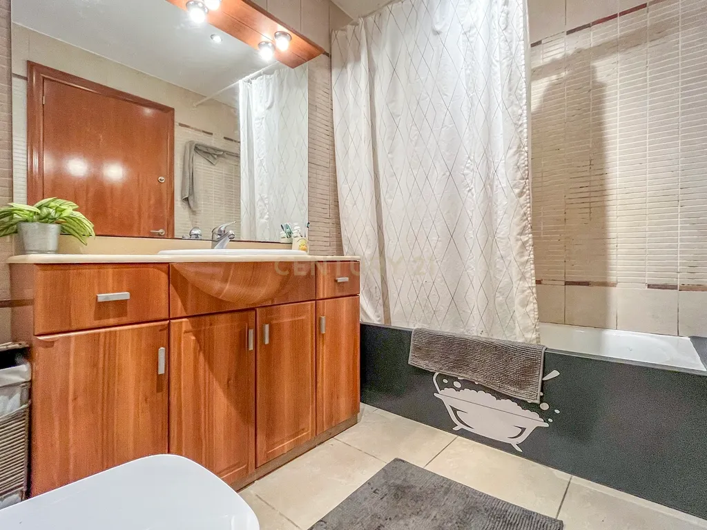 Apartamento T2 com Terraço em Mataró, Barcelona - Image 25
