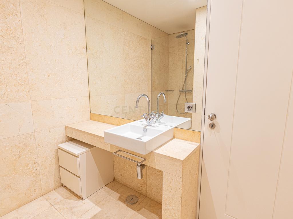 Apartamento Vibrante no Chiado - Image 28
