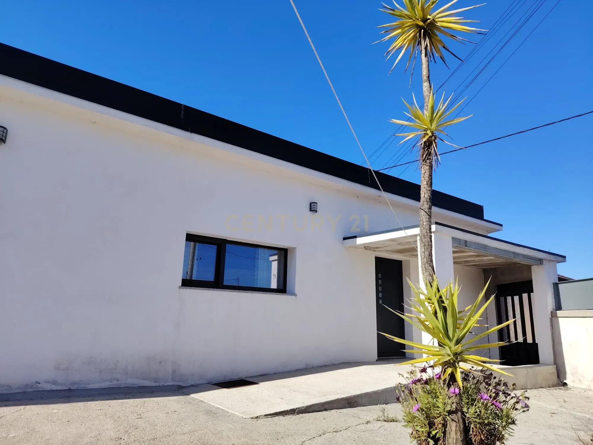 Fotografia 3 de Moradia térrea T2+1 restaurada na Póvoa do Valado ⚠️ Este imóvel encontra-se registado como comércio, em processo de alteração de afetação para habitação
